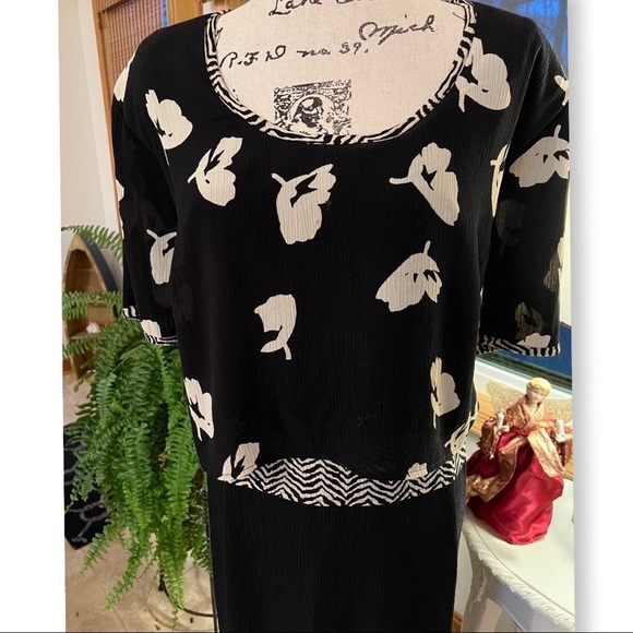 Fitting Image Women’s Black and Cream Lightweight Layered Midi Dress  24 Tall - Picture 4 of 10